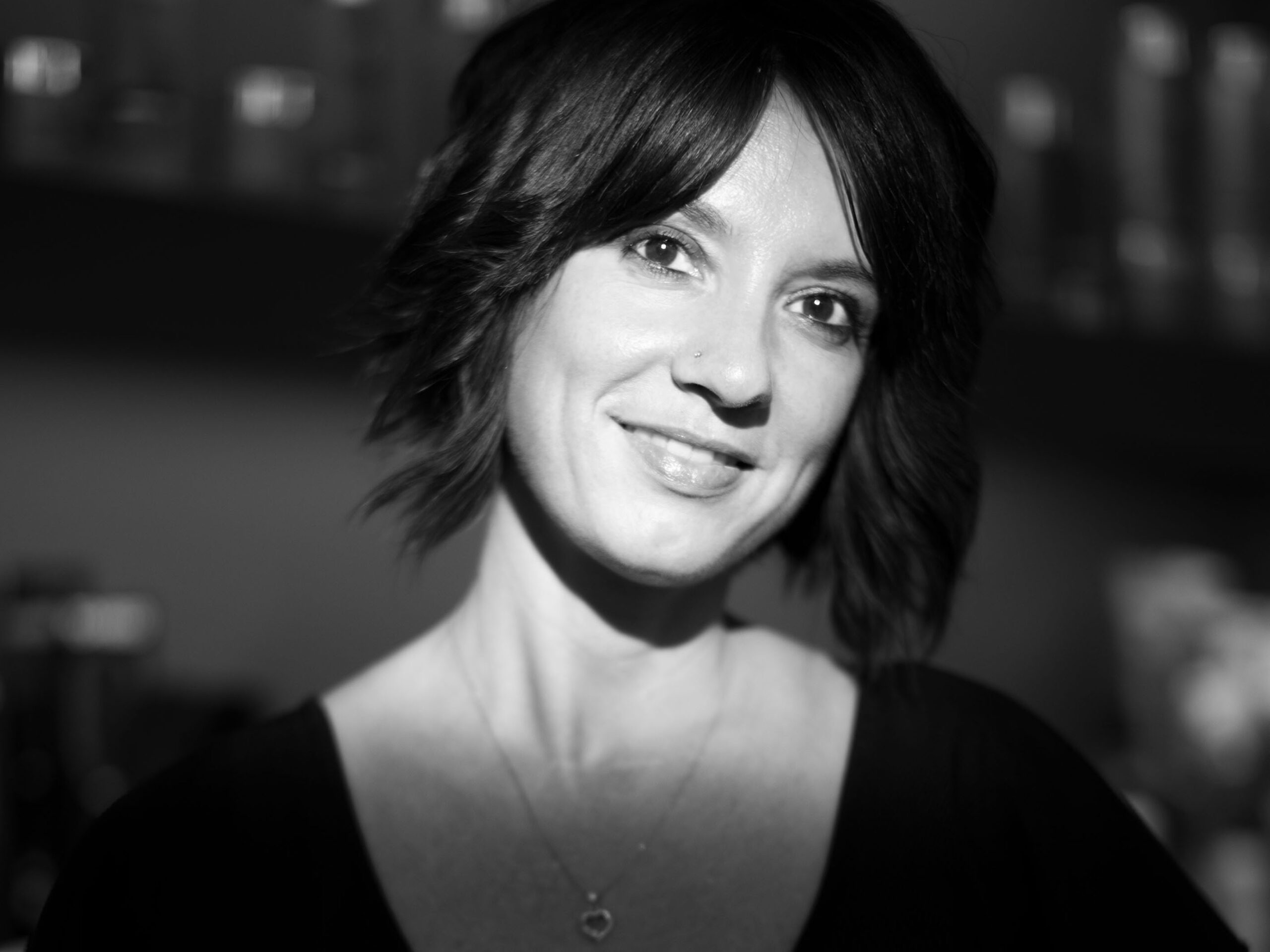 Nicole Weber schwarzweiß Porträt im Friseursalon Coroneo hair Design